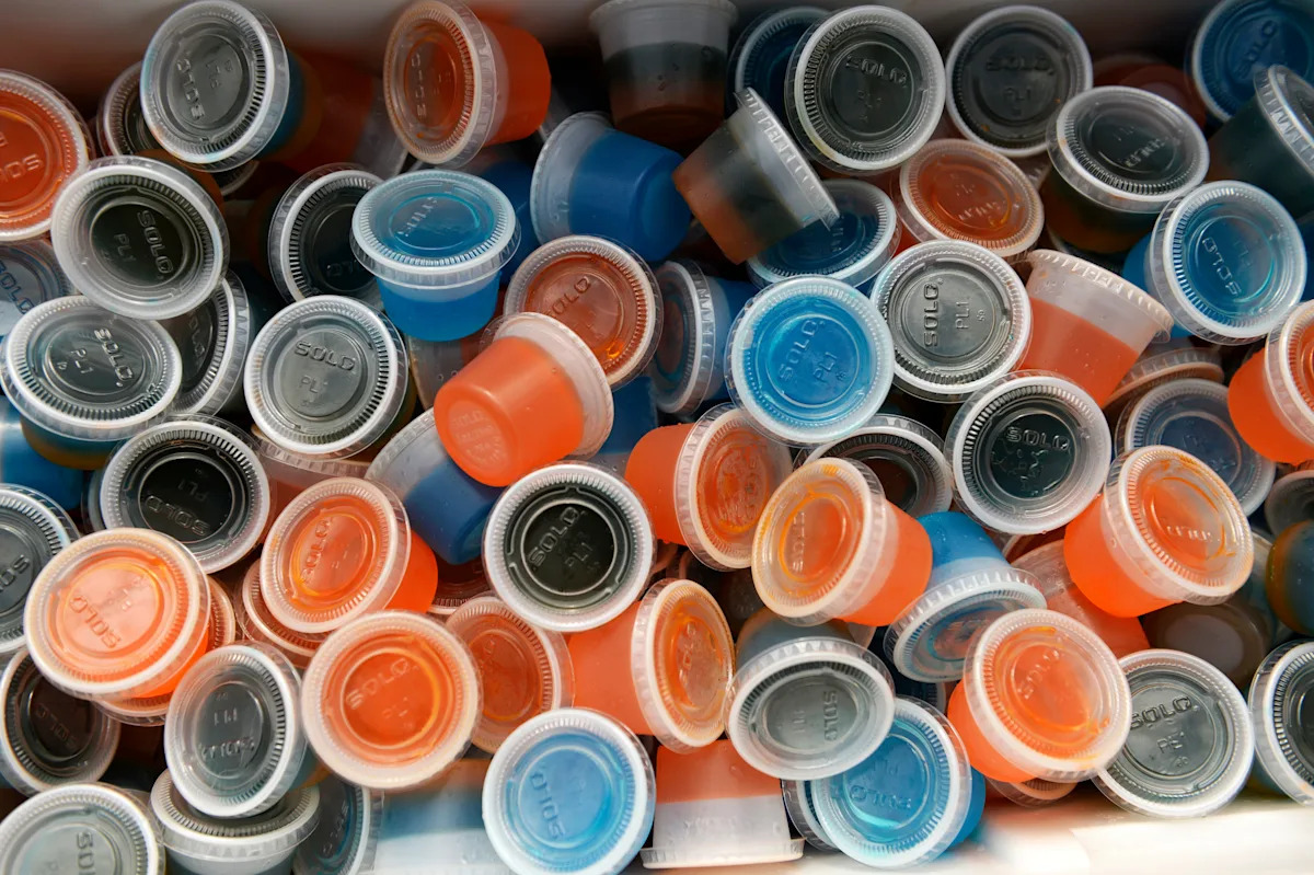 Men’s College World Series: LSU won’t beat Rocco’s Jell-O shot challenge record, but still dominates ahead of finals vs. Coastal Carolina